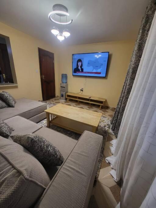 Amazon House 2 Bedroom House ナイバシャ エクステリア 写真